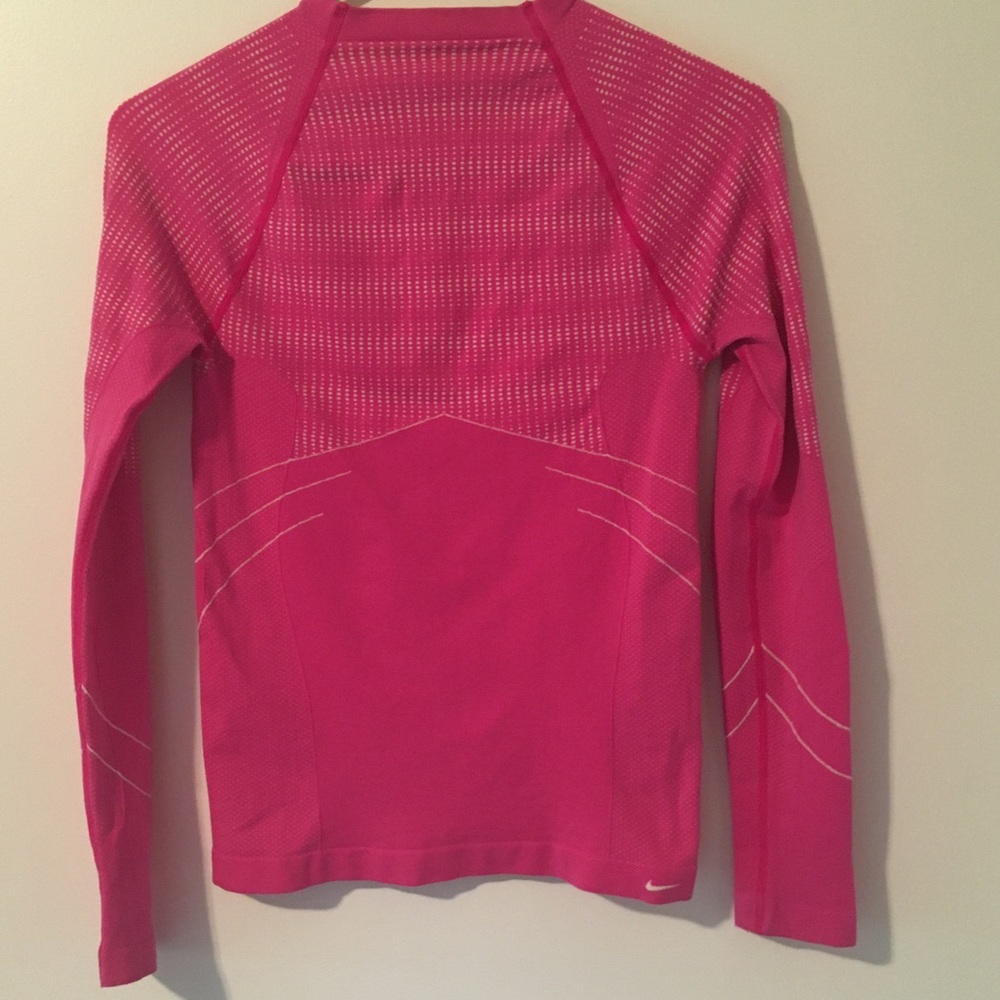 Nike Pink Long Sleeve Workout Printed Athletic Top Size Medium